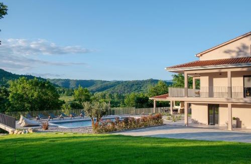 Pican Villa | Luxury Villa Santa Cruz with XL pool and Jacuzzi