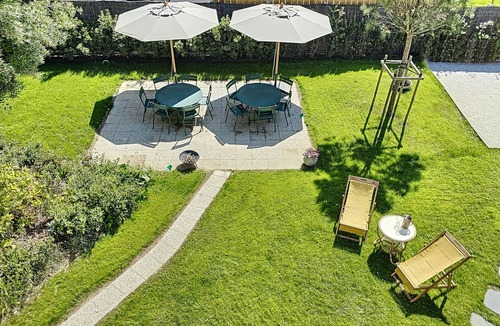 Jullouville-les-Pins House | Luxury Villa Steps from Beach, Close to Shops, BBQ, Parking, WiFi Included