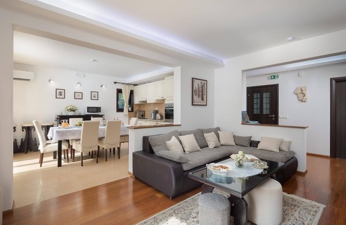 Trogir Villa | Luxury villa, Trogir - Ciovo, directly by the sea, heated pool, max. 12 pers.(+2)