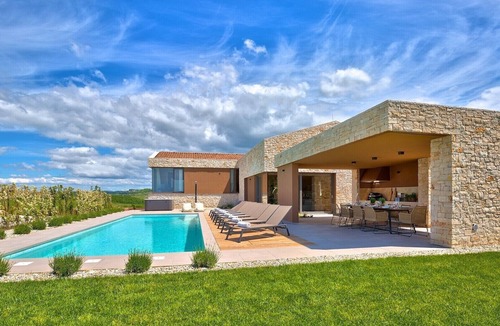 Brtonigla Villa | Luxury Villa Vigneto Istria heated pool jacuzzi family