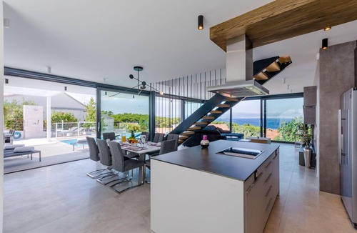 Cove Makarac (Milna) Villa | Luxury Villa Vitae with heated infinity pool, 8 sleeps