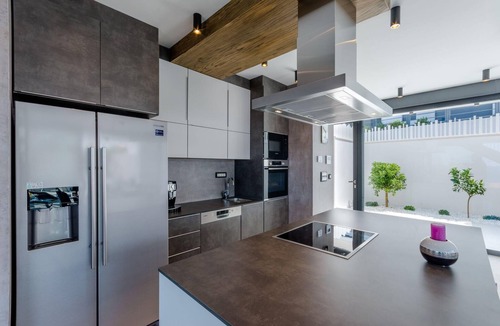 Cove Makarac (Milna) Villa | Luxury Villa Vitae with heated infinity pool, 8 sleeps