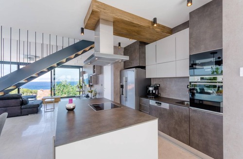 Cove Makarac (Milna) Villa | Luxury Villa Vitae with heated infinity pool, 8 sleeps