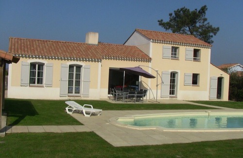 Coex Villa | Luxury villa with private heated swimming pool sleeps up to 8