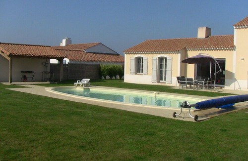 Coex Villa | Luxury villa with private heated swimming pool sleeps up to 8