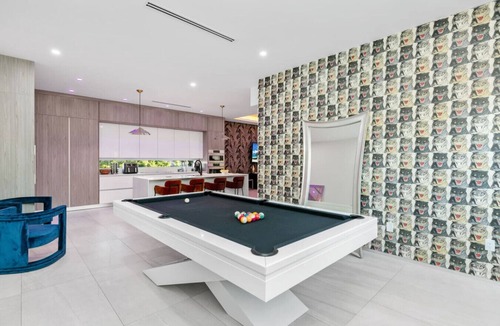 The Roads House | Luxury Villa w/Rooftop Pool & Theater