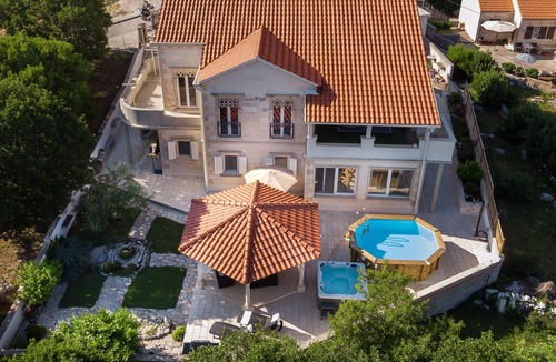 Praznica House | Luxury villa with a swimming pool Pražnica, Brač (K-19209)