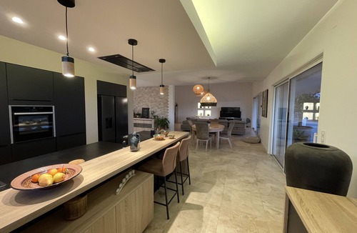 Campagnan Villa | Luxury Villa With Covered Terrace and Swimming Pool, Quiet, Close to the Sea