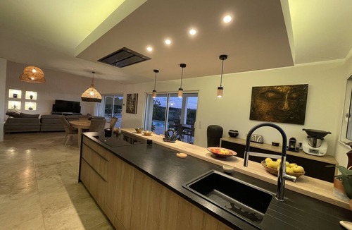 Campagnan Villa | Luxury Villa With Covered Terrace and Swimming Pool, Quiet, Close to the Sea