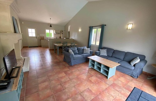 Chalais House | Luxury villa with covered terrace in Chalais