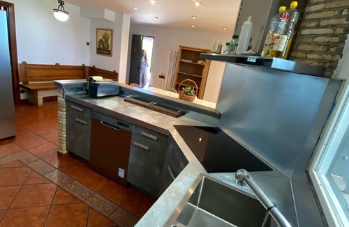 Zaragoza Villa | Luxury villa with detail decorated pool