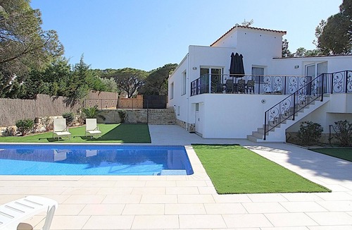 Lloret de Mar Cottage | Luxury Villa with Private Pool, A/C, BBQ & Sleeps 8
