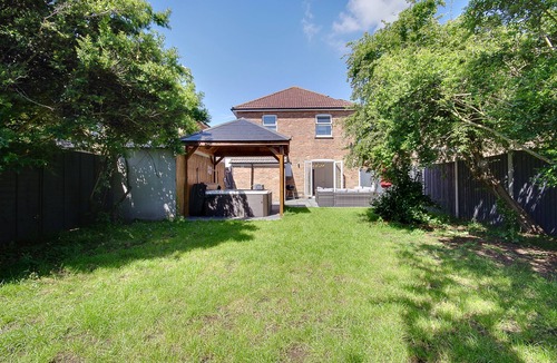 Bournemouth Villa | Luxury Villa with Hot Tub