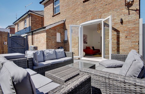 Bournemouth Villa | Luxury Villa with Hot Tub