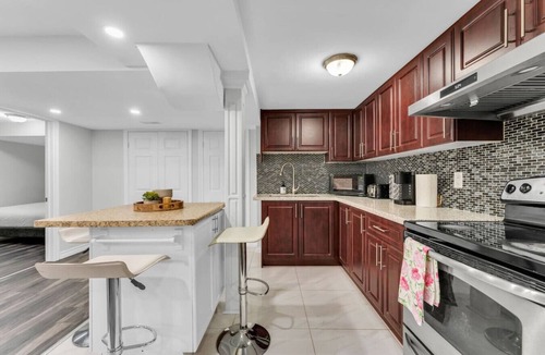 Durham Region Villa | Luxury Villa with Hot Tub, BBQ, Fireplaces & Pool Table