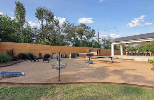 Boerne Villa | Luxury Villa with Huge Kitchen/Hot Tub/Barrel Sauna