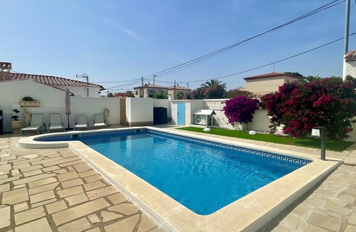 Miami Platja Cottage | Luxury Villa with Private Pool Near Beach