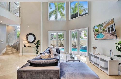 Pompano Beach House | Luxury villa wpool rooftop bar fire pit