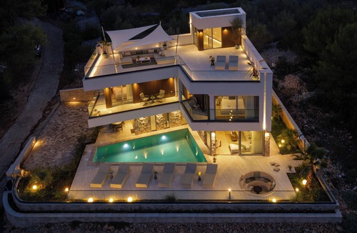 Kali Villa | Luxury villa Zara, first row to the sea, with heated pool!