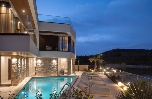 Kali Villa | Luxury villa Zara, first row to the sea, with heated pool!