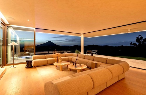 Eumundi House | Luxury Villas Amar (Panoramic Views)