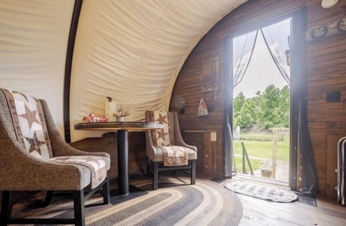 Putnam Hall Apartment | Luxury Wagon Farm Experience + Perks