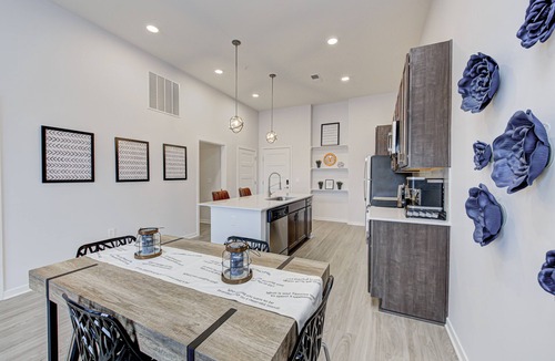 Fishers Apartment | *LUXURY WALK IN THE PARK*