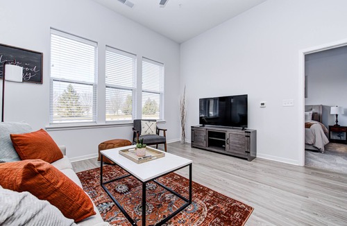 Fishers Apartment | *LUXURY WALK IN THE PARK-2*