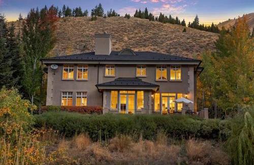 Warm Springs House | Luxury Warm Springs River Home