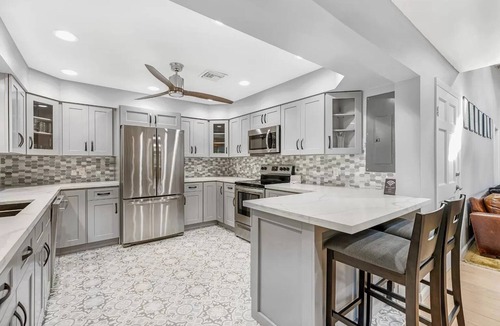 Hendricks and Venice Isles House | Luxury Waterfront bungalow off Las Olas with private pool and 50 foot dock