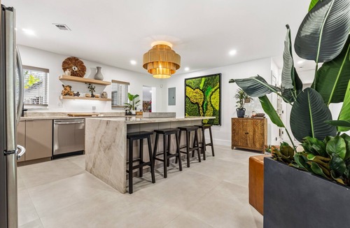 South Middle River House | Luxury Waterfront 2BR in Wilton Manors Jungle-Luxe Retreat TABŪ