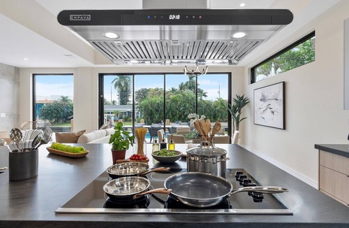 Citrus Isles Villa | Luxury Waterfront Stay Two Story Villa near Las Olas and Beach