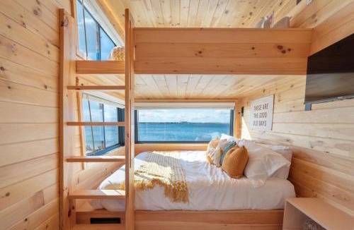 Mary Esther House | Luxury Waterfront Cabin 2