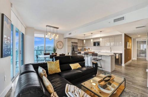 Hallandale Beach Apartment | Luxury Waterfront Suite with Great Views
