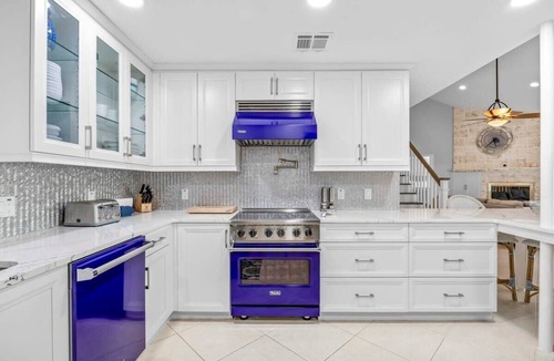 Sanders House | Luxury Waterfront Pool Home-5BD/5BA