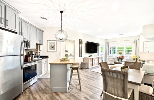 Eatonton Villa | Luxury Waterfront 2 Bedroom/2Bath. Prime Location !