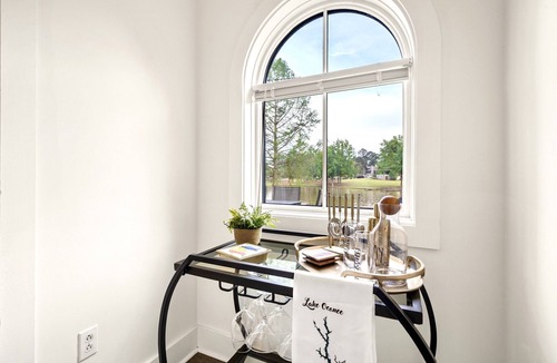 Eatonton Villa | Luxury Waterfront 2 Bedroom/2Bath. Prime Location !