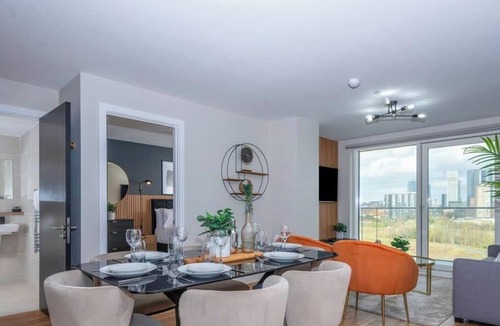 Old Trafford Apartment | Luxury Waterfront 2BR | Free Gym Access + Parking