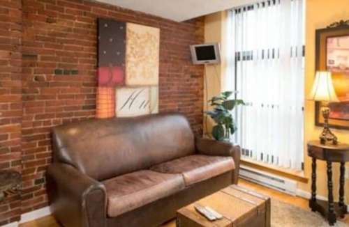 North End Apartment | Luxury Waterfront Apt (North End)