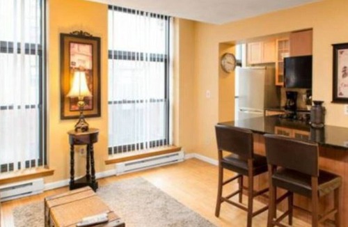 North End Apartment | Luxury Waterfront Apt (North End)