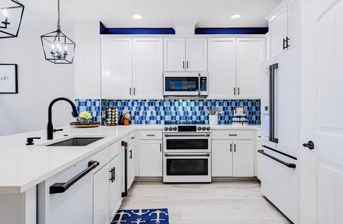 Horseshoe Bay Condo | Luxury Waterfront Condo W/pool & Views!