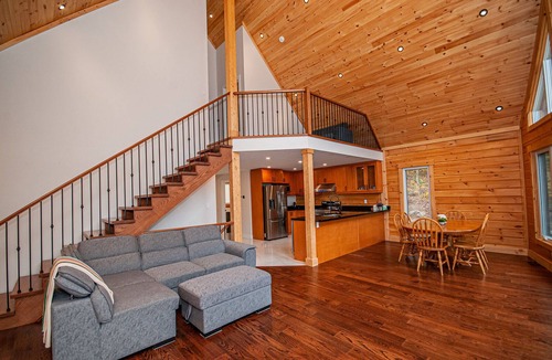 Kearney Cottage | Luxury Waterfront cottage hidden in the nature