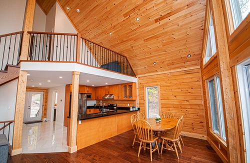Kearney Cottage | Luxury Waterfront cottage hidden in the nature