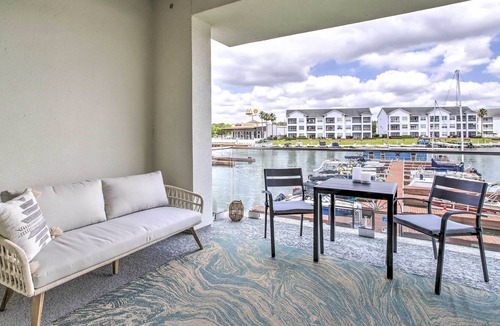 Montgomery Condo | Luxury Waterfront Condo w/ Grill + Fire Pit