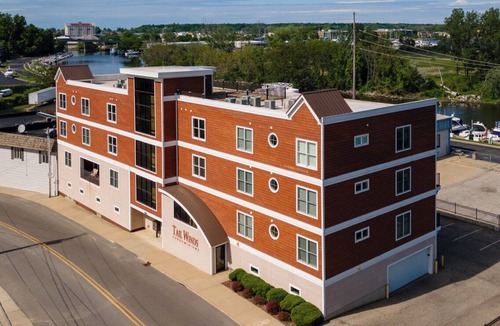 Saint Joseph Apartment | Luxury Waterfront Condo