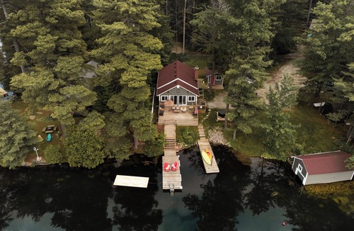 Rama Cottage | Luxury Waterfront Cottage with Hot Tub in Downtown Washago, Ontario