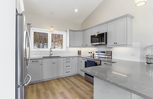Armour House | Luxury Waterfront Cottage on Little Doe Lake