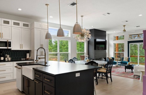 Tool House | Luxury Waterfront Family Retreat