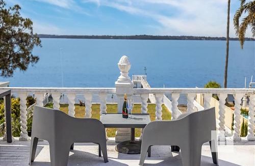 Toukley House | Luxury Waterfront Getaway