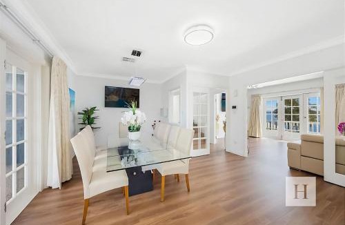 Toukley House | Luxury Waterfront Getaway